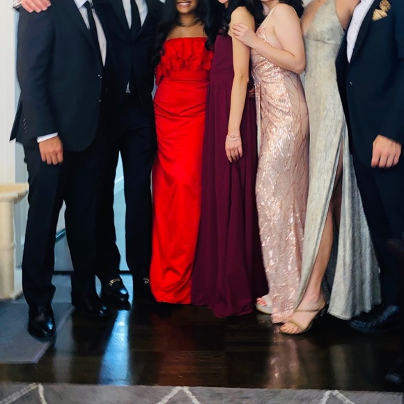 Red high slit gown - Picture 3 of 3